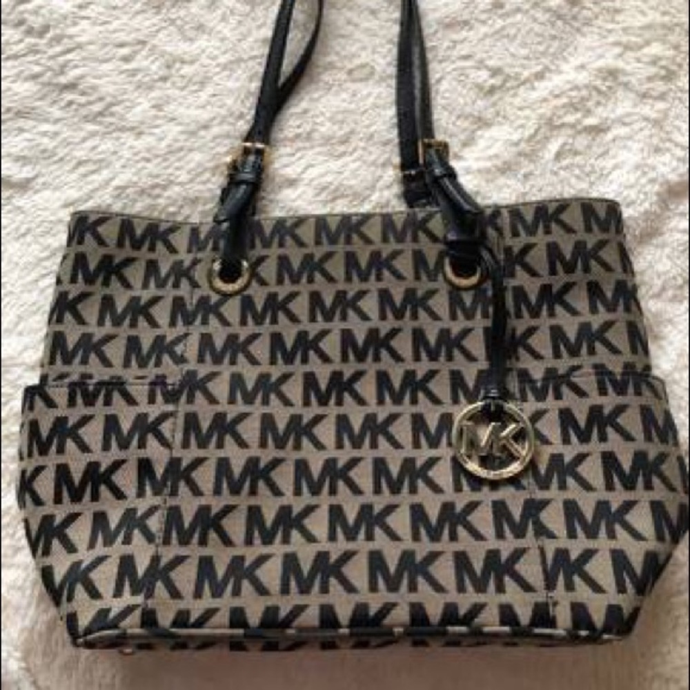 Michel Kors purse